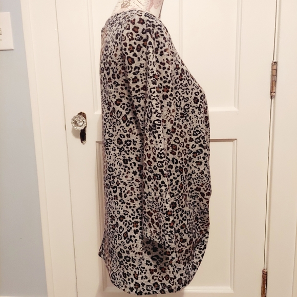 ZAC & RACHEL KNIT TOP. - Picture 2 of 4